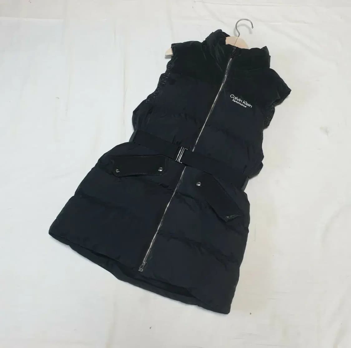 캘빈클라인 24fw 퍼포먼스 벨티드 패딩 조끼 여성 상품이미지1