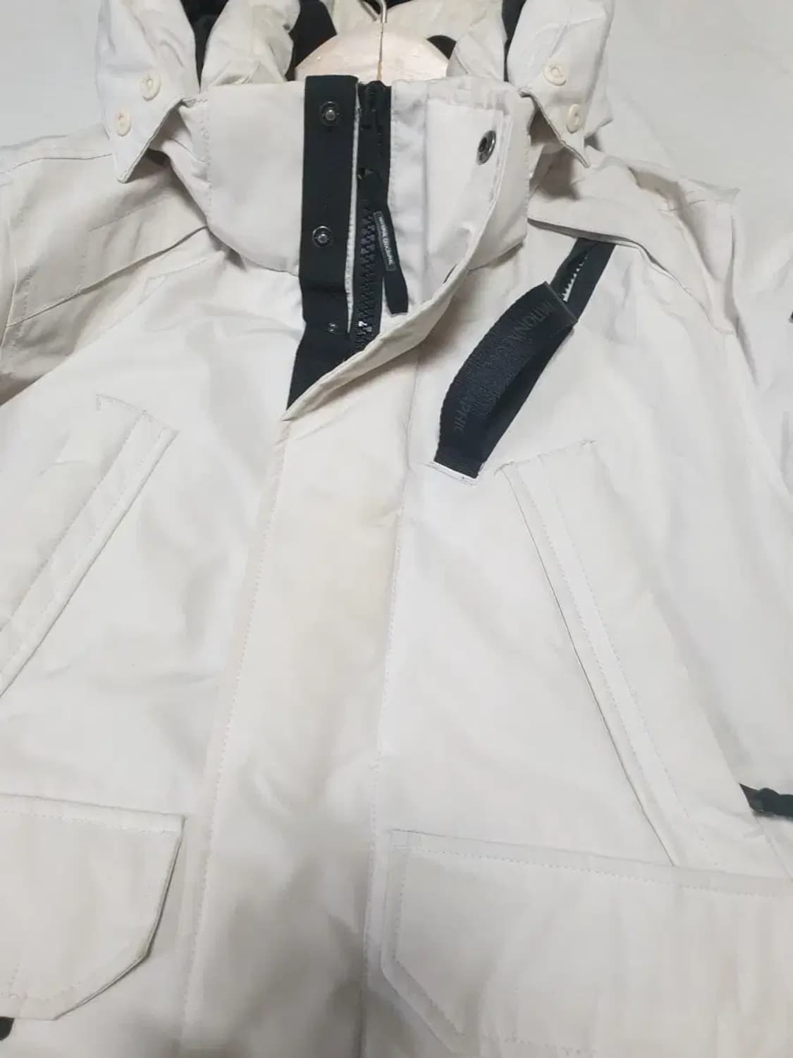 내셔널지오그래픽 화이트 타루가 패딩 상품이미지3