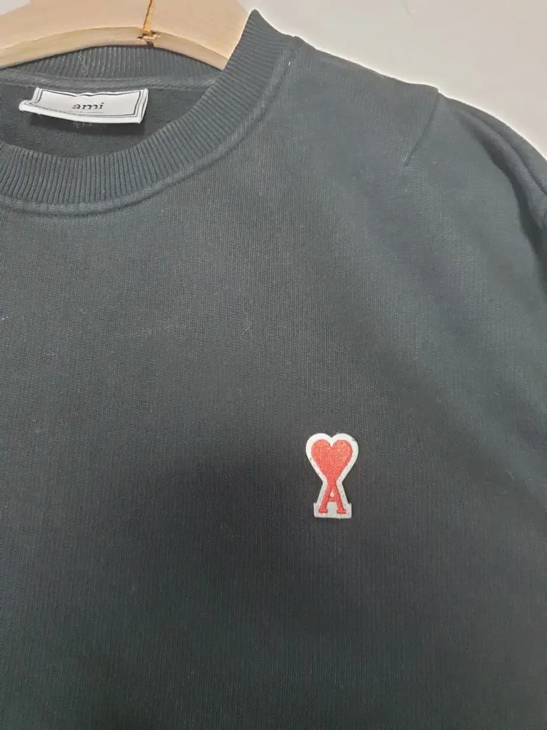 아미 블랙 스몰로고 맨투맨 상품이미지2
