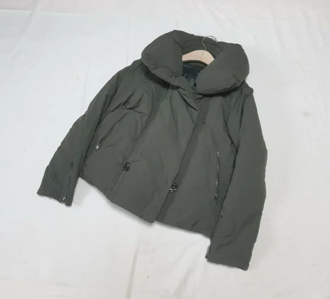 지컷 구스다운 카키 숏 패딩 상품이미지1