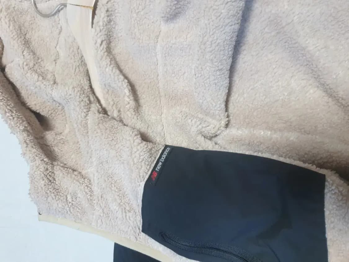 뉴발란스 블랙 플리스 다운 리버시블 패딩 상품이미지4