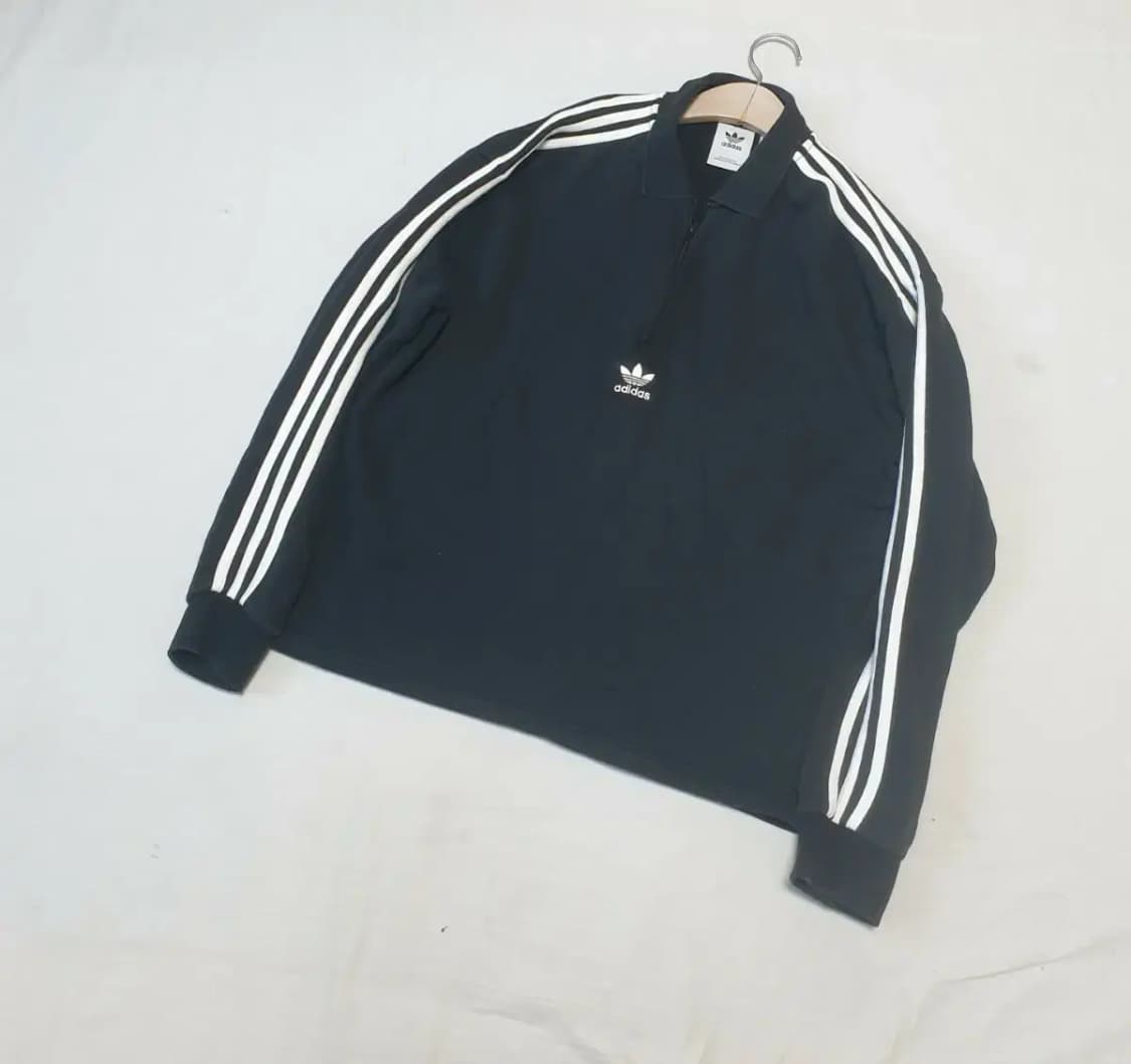 아디다스 블랙 반집업 카라 맨투맨 상품이미지1