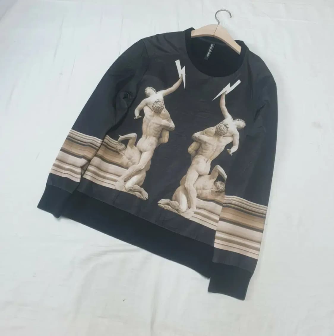 닐바렛 데칼코마니 트윈석고상 맨투맨 상품이미지1