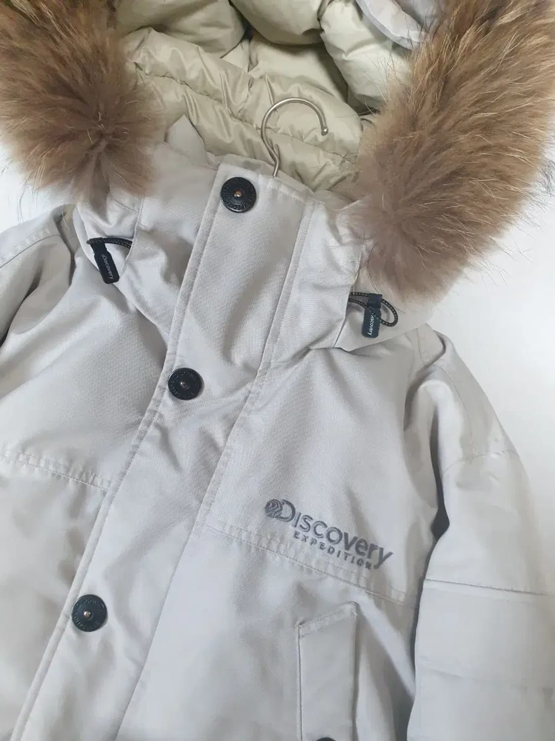 디스커버리 아이보리 라쿤퍼 다운 패딩 상품이미지2