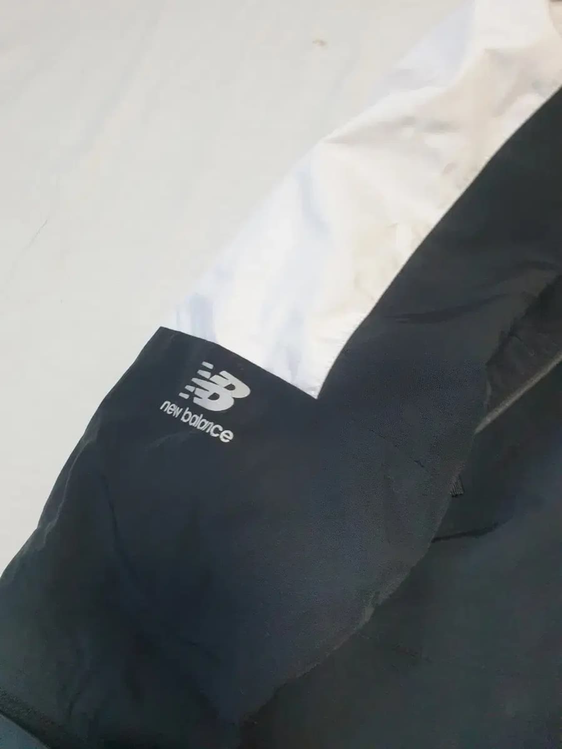 뉴발란스 검흰 바람막이 자켓 상품이미지2