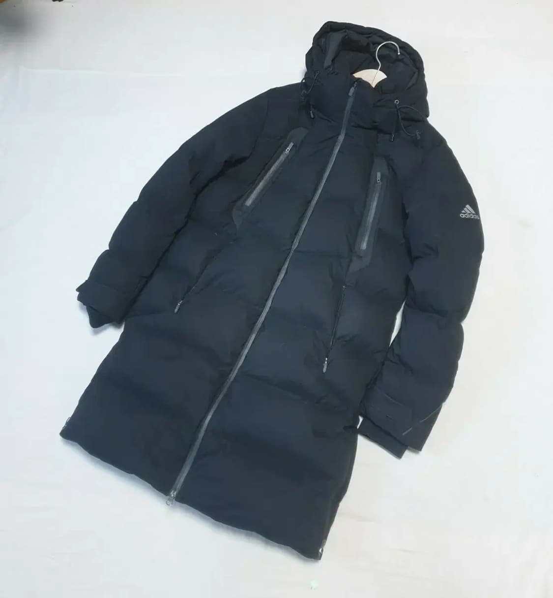 아디다스 블랙 암로고 다운 롱패딩 상품이미지1