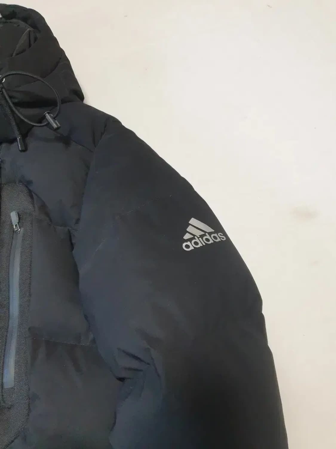 아디다스 블랙 암로고 다운 롱패딩 상품이미지2