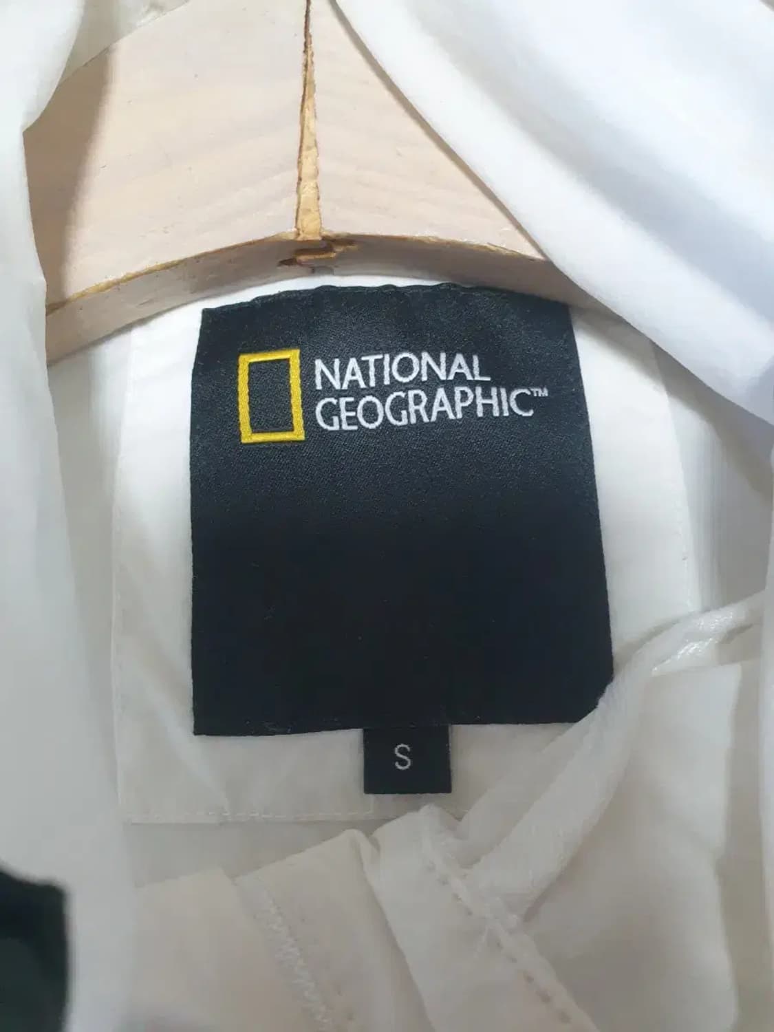 내셔널지오그래픽 화이트 바람막이 자켓 상품이미지3