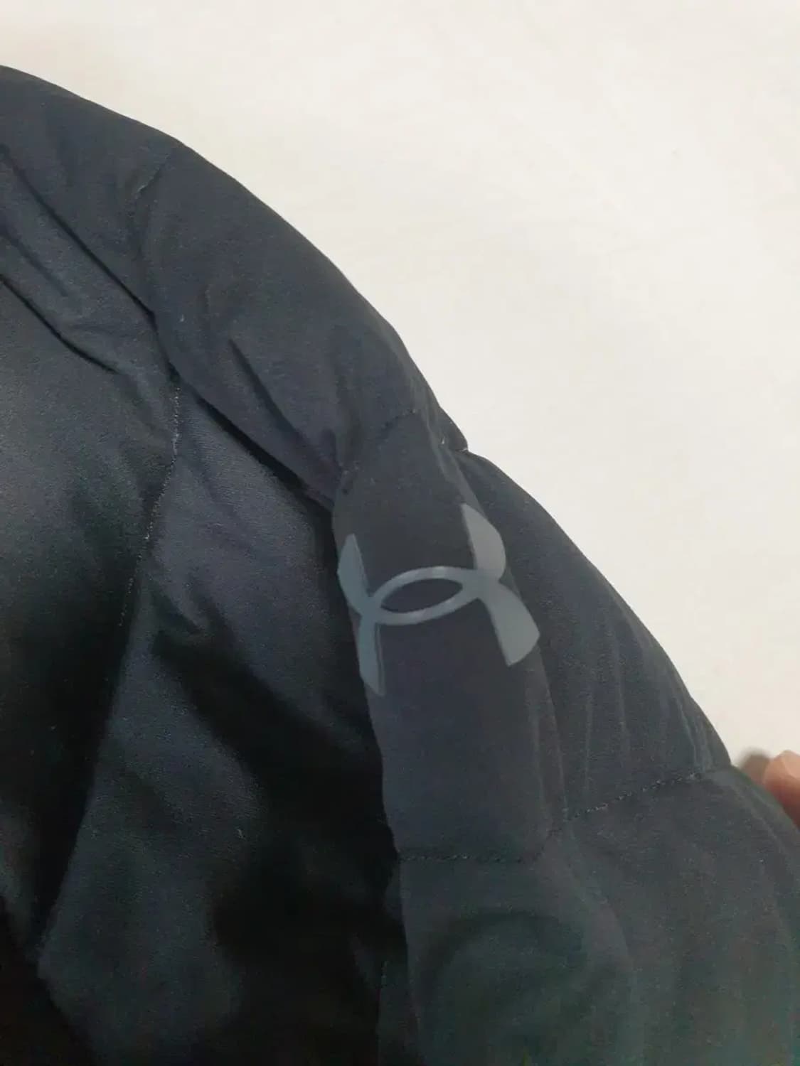 언더아머 블랙 스톰 경량 다운 패딩 상품이미지2