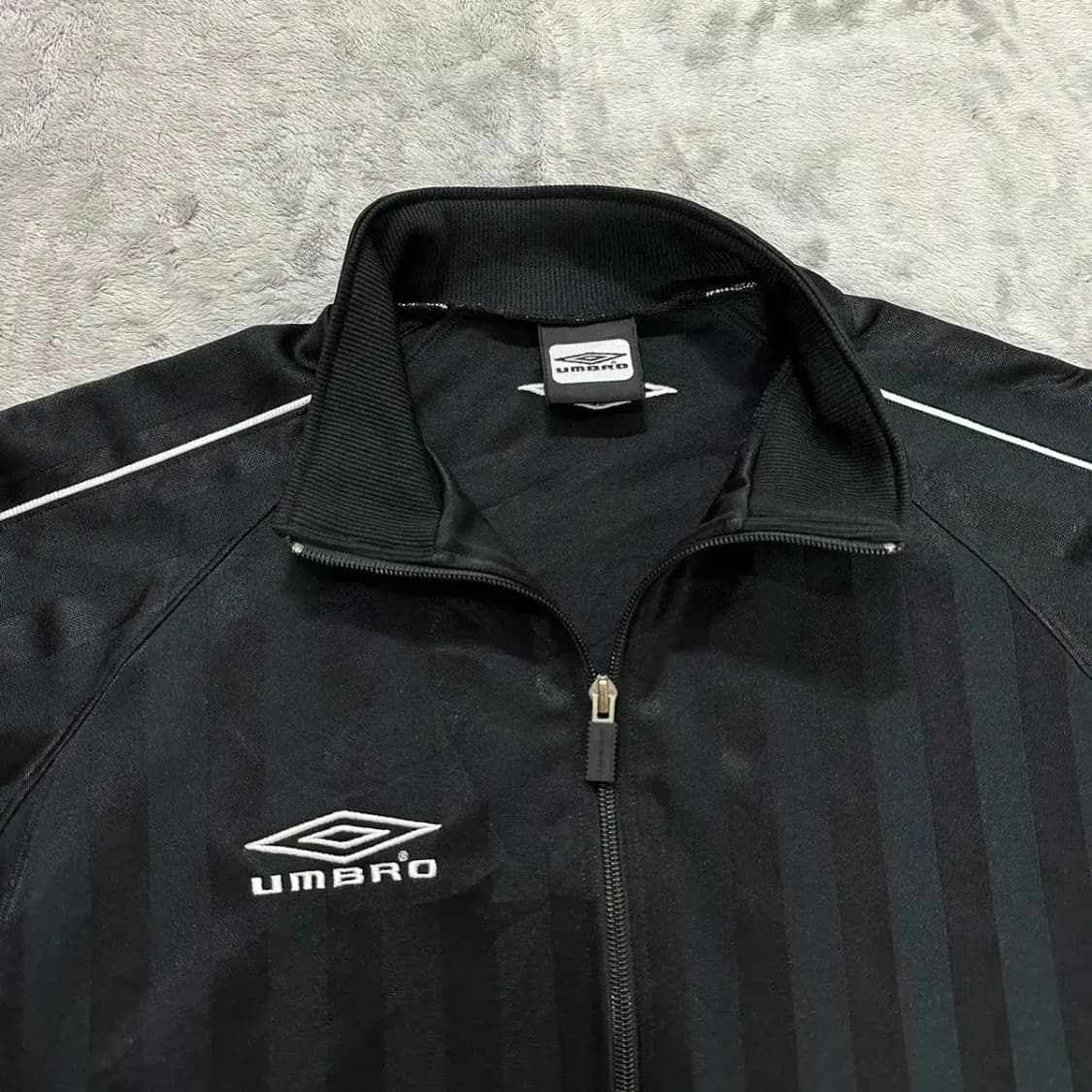 엄브로 트레이닝 집업 L 상품이미지3