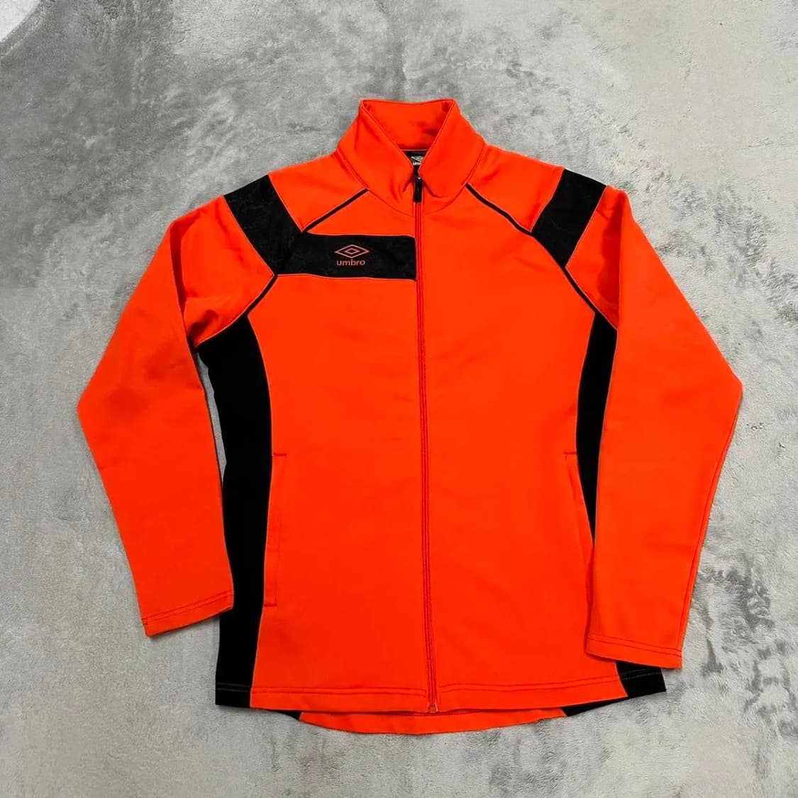 엄브로 트레이닝 집업 100 상품이미지2