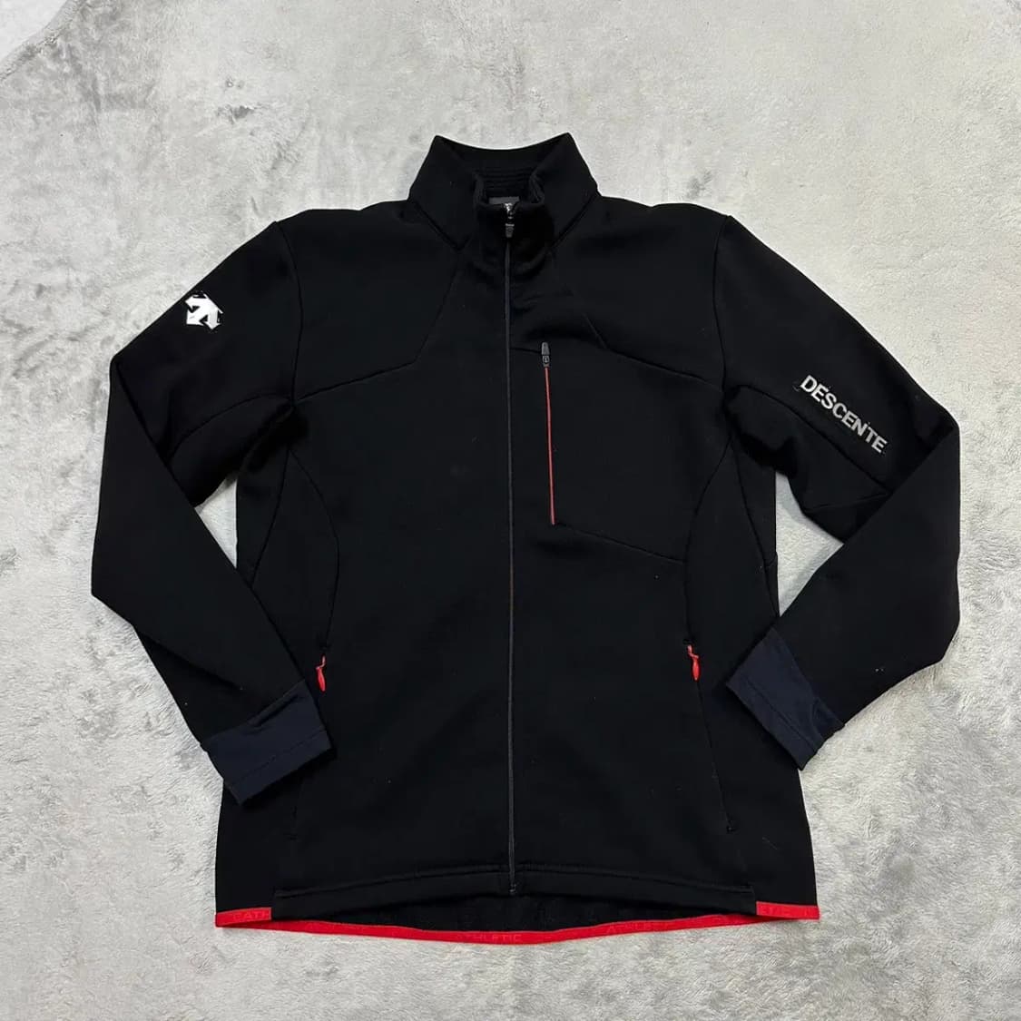 데상트 트레이닝 집업 L 상품이미지2