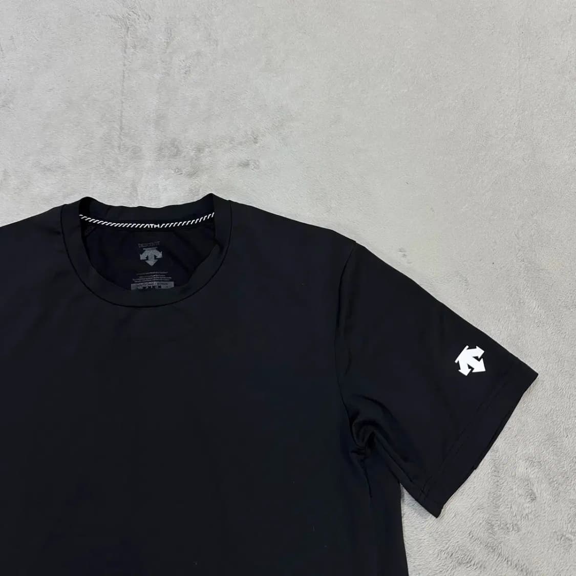 데상트 기능성 반팔 M 상품이미지3