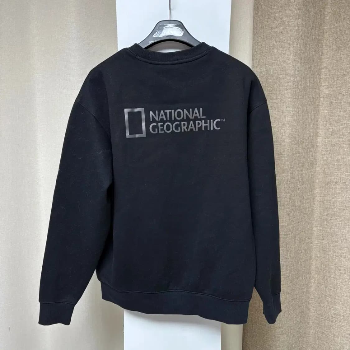 내셔널지오그래픽 라운드 맨투맨 L 상품이미지1