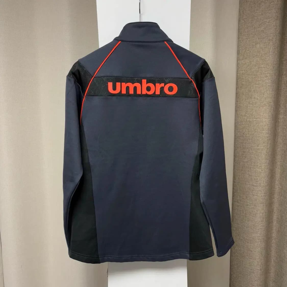 엄브로 트레이닝 집업 105 상품이미지1