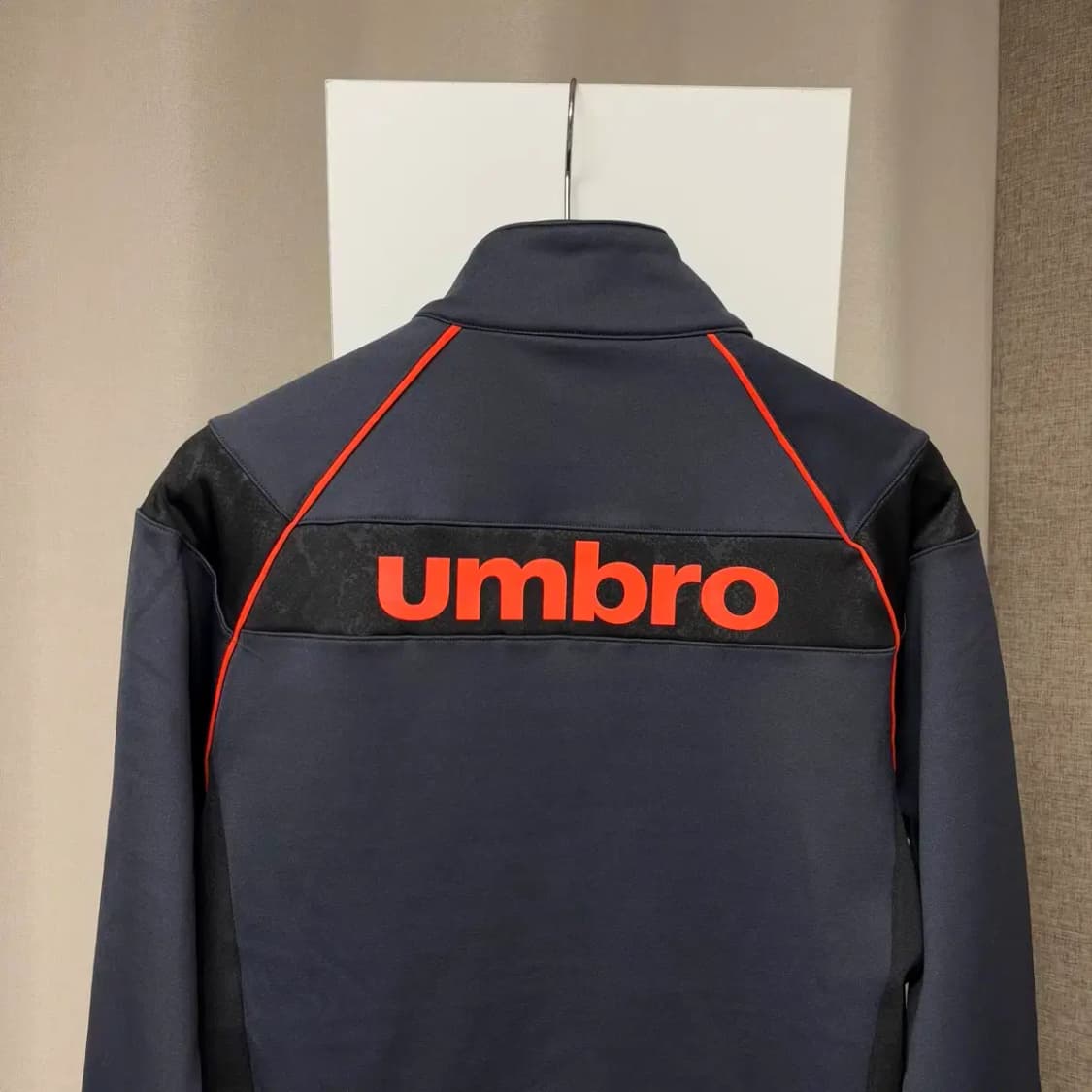 엄브로 트레이닝 집업 105 상품이미지3