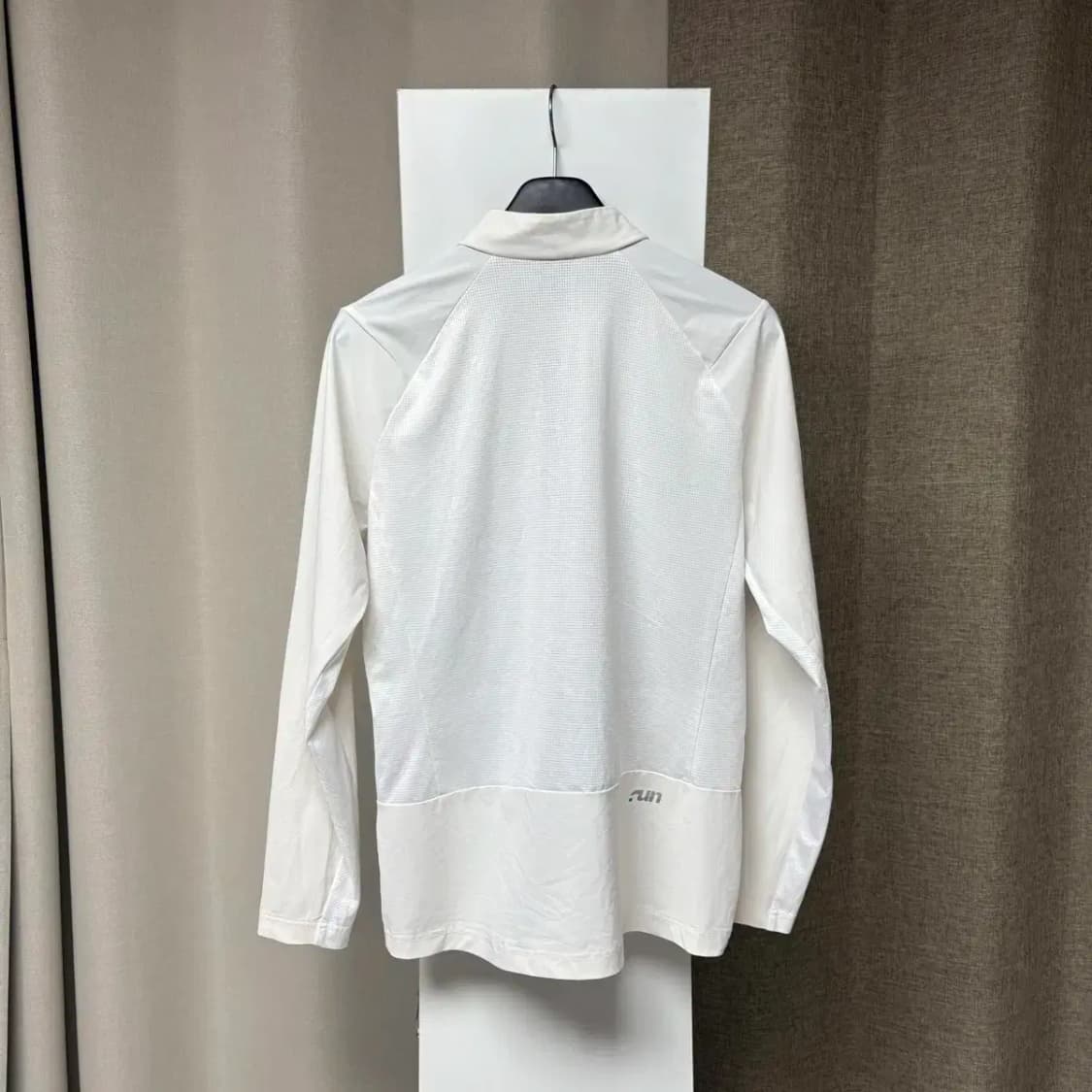 데상트 러닝 트레이닝 집업 100 상품이미지4