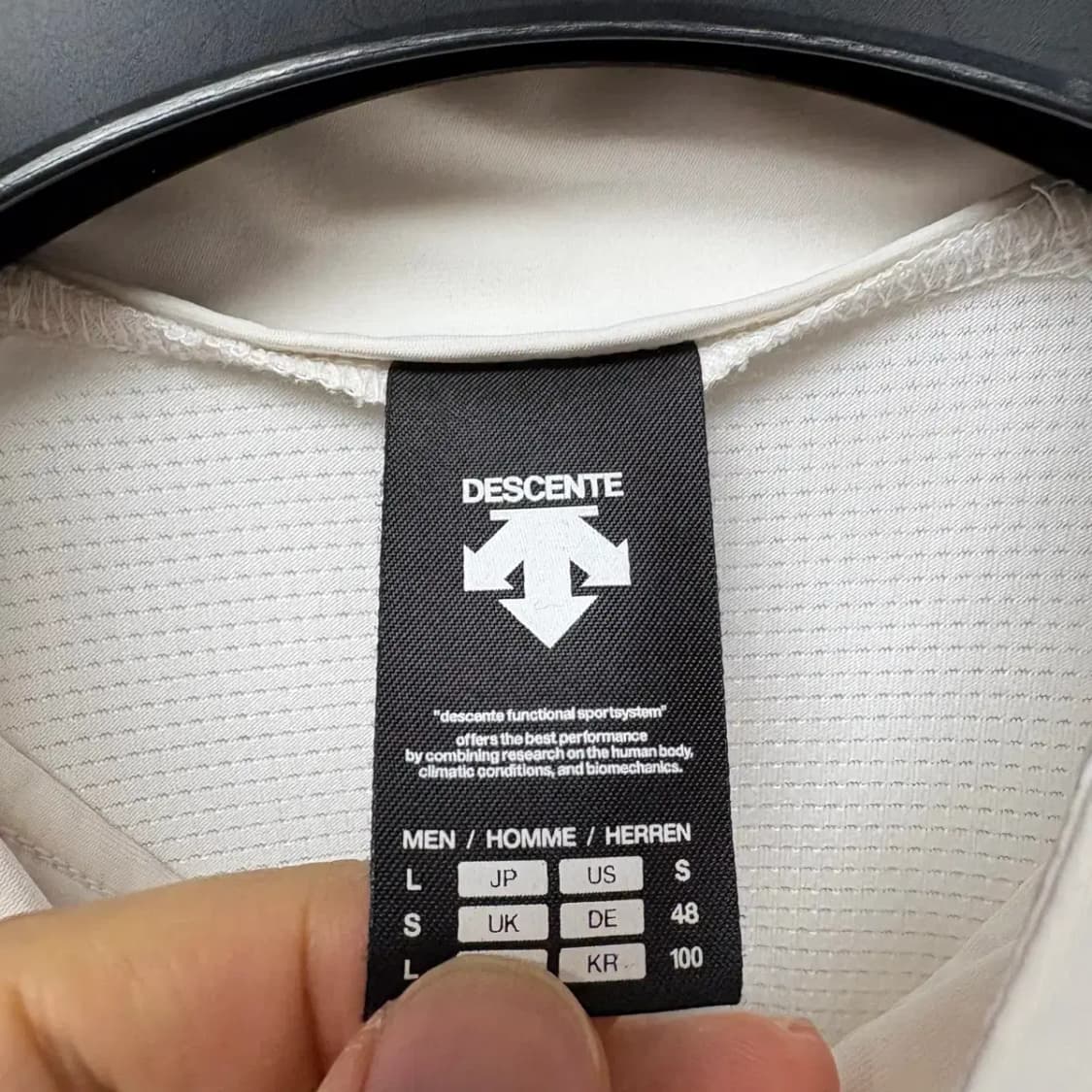 데상트 러닝 트레이닝 집업 100 상품이미지5