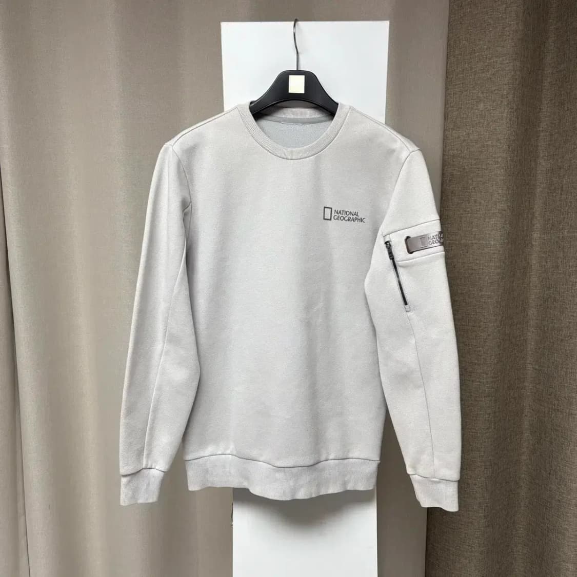 내셔널지오그래픽 라운드 맨투맨 M 상품이미지1