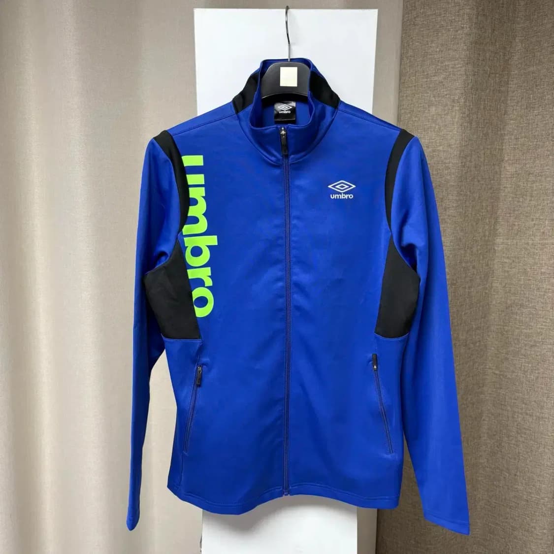 엄브로 트레이닝 집업 100 상품이미지1