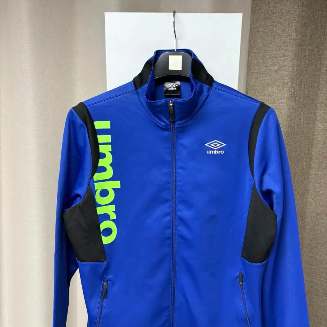 엄브로 트레이닝 집업 100 상품이미지3