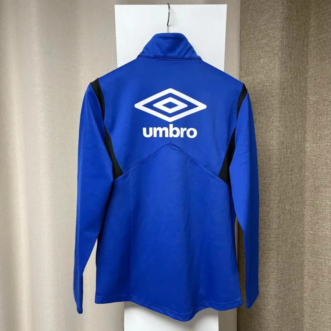 엄브로 트레이닝 집업 100 상품이미지4