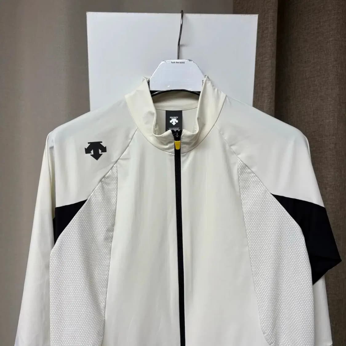 데상트 트라이애슬론 트레이닝 집업 100 상품이미지3