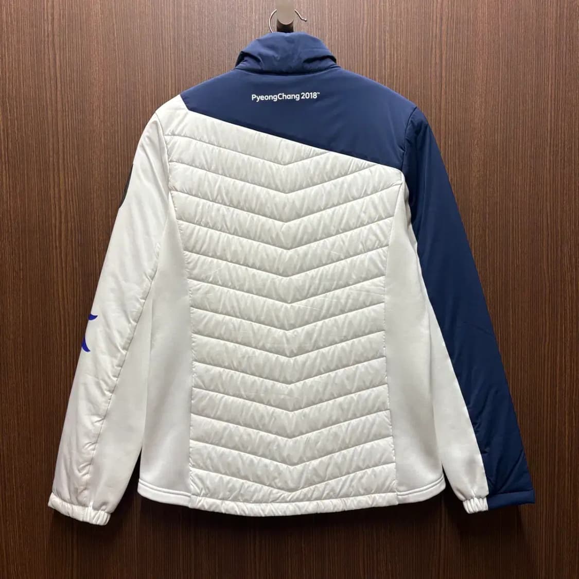 노스페이스 팀코리아 국대 패딩 점퍼 M (여성) 상품이미지3