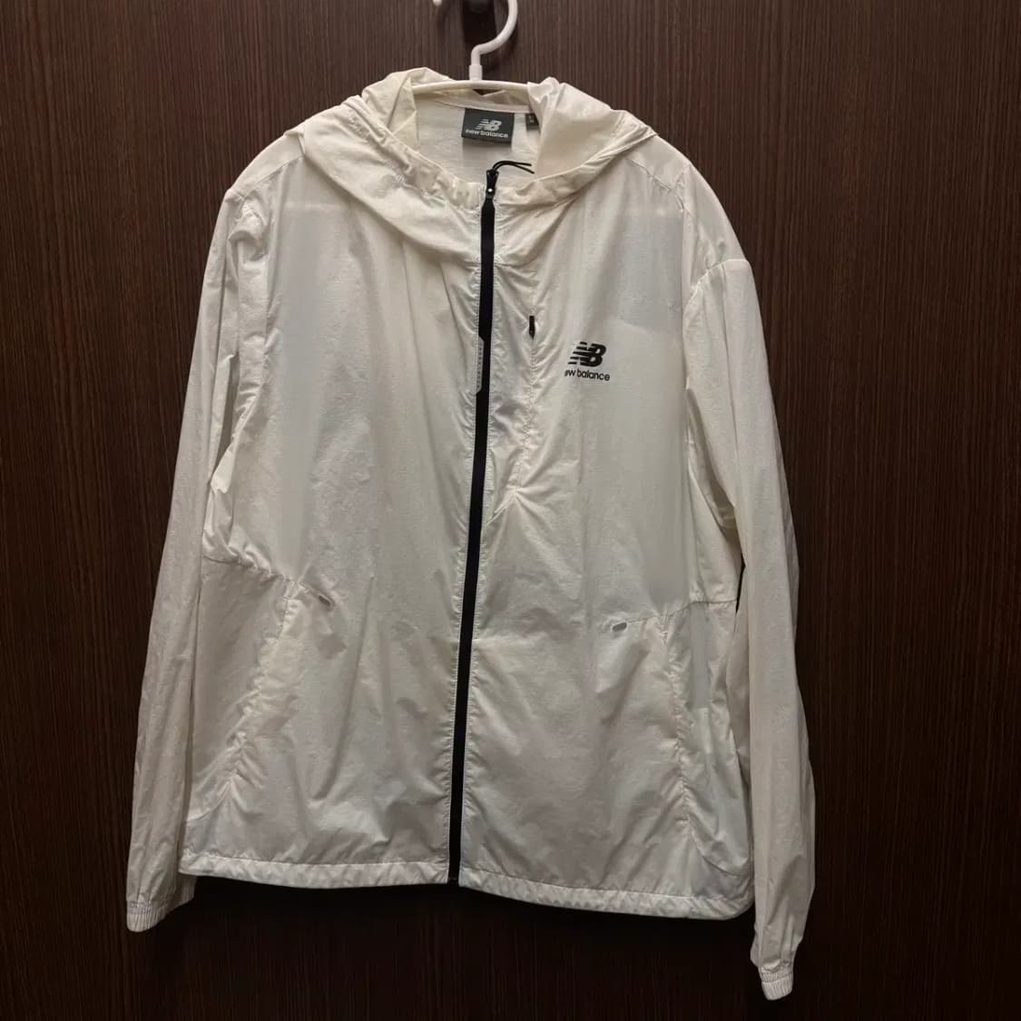 뉴발란스 경량 바람막이 M 상품이미지1