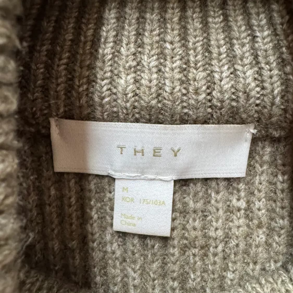 THEY 데이 반집업 니트 M 상품이미지3