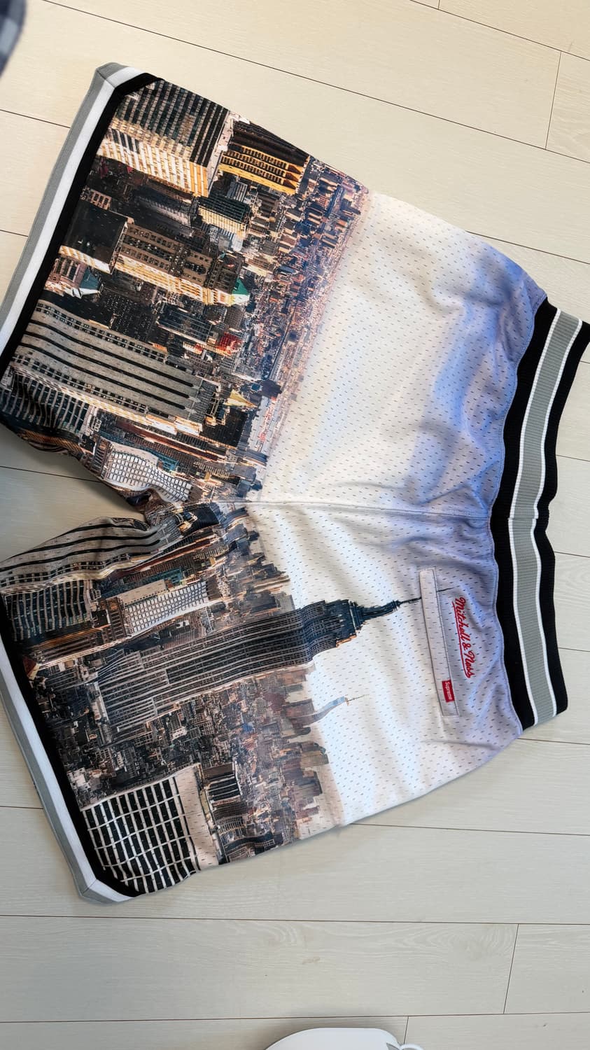 🏀SUPREME mitchell&ness 베스킷볼쇼츠 S사이즈🏀 상품이미지3