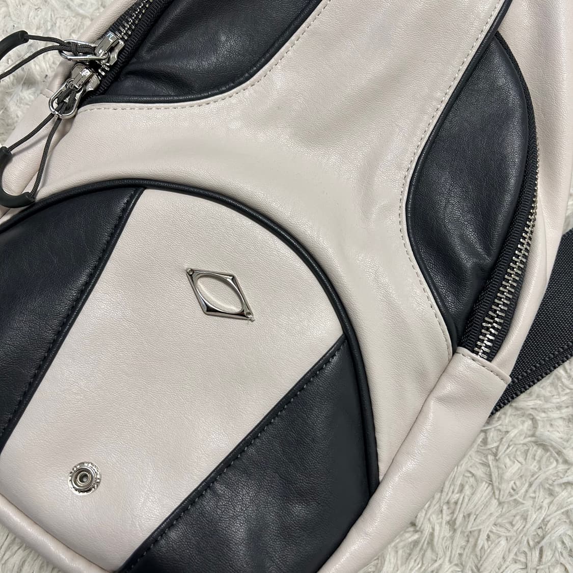 Mischief Foldable Leather Sling Bag 상품이미지5