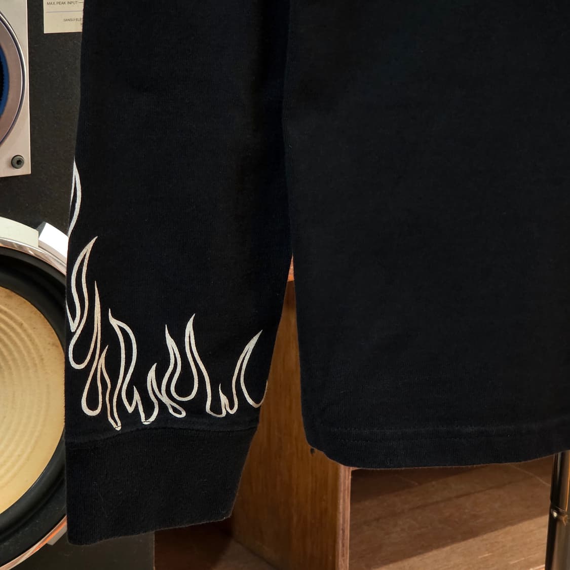 밴슨 레더 스컬 자수 블랙 롱슬리브 상품이미지4