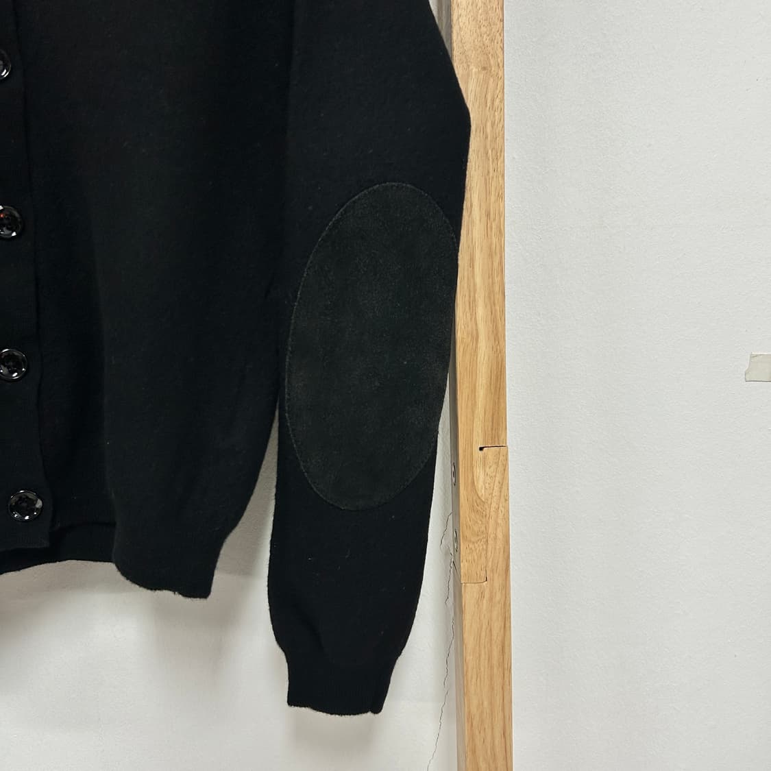 메종 마르지엘라 엘보 패치 가디건 블랙 상품이미지4