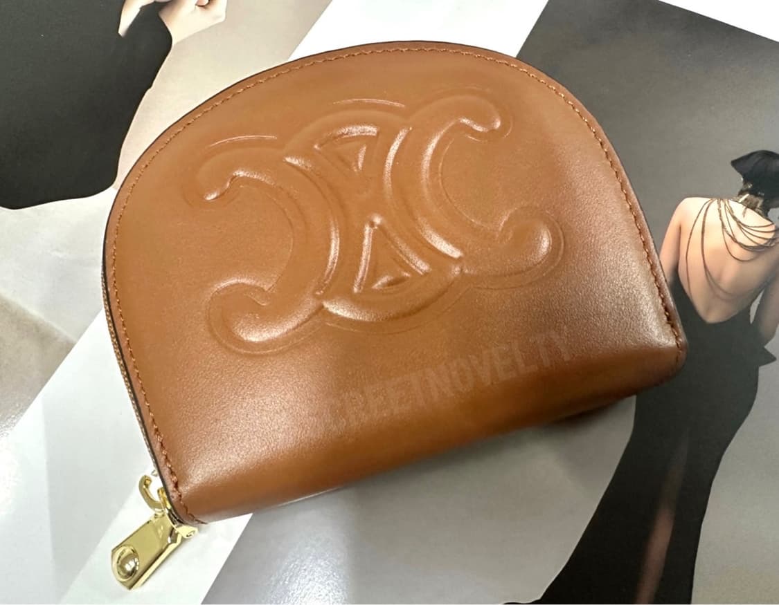 셀린느 트리옹페 반달 카드지갑 브라운 무료배송 상품이미지4