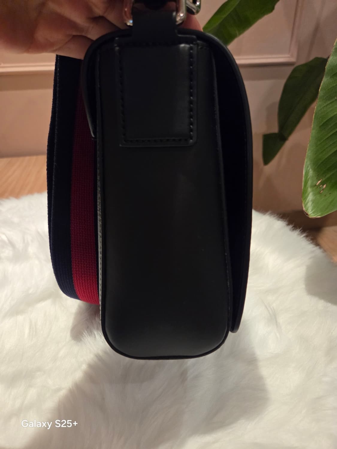 구찌 GG 크로스바디백 블랙 슈프림 새상품급 상품이미지6