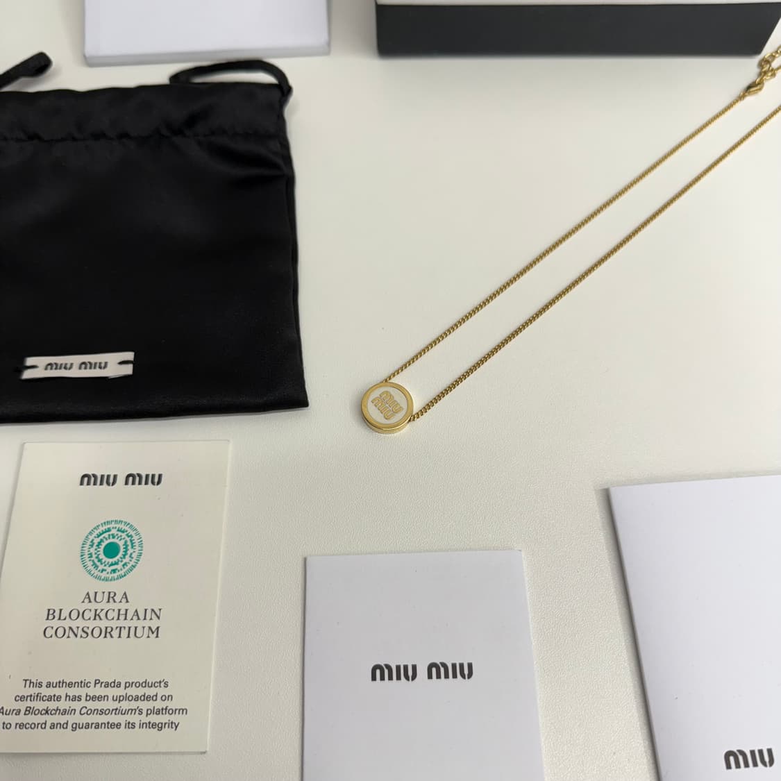 [풀박스] 미우미우 에나멜 메탈 목걸이 화이트 상품이미지2