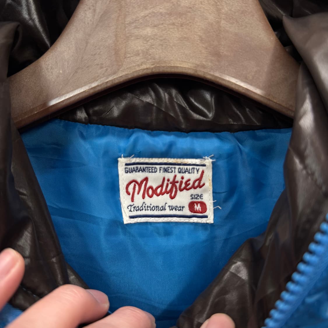 MODIFIED 모디파이드 후드 패딩 베스트 패치워크 디테일 블루 상품이미지6