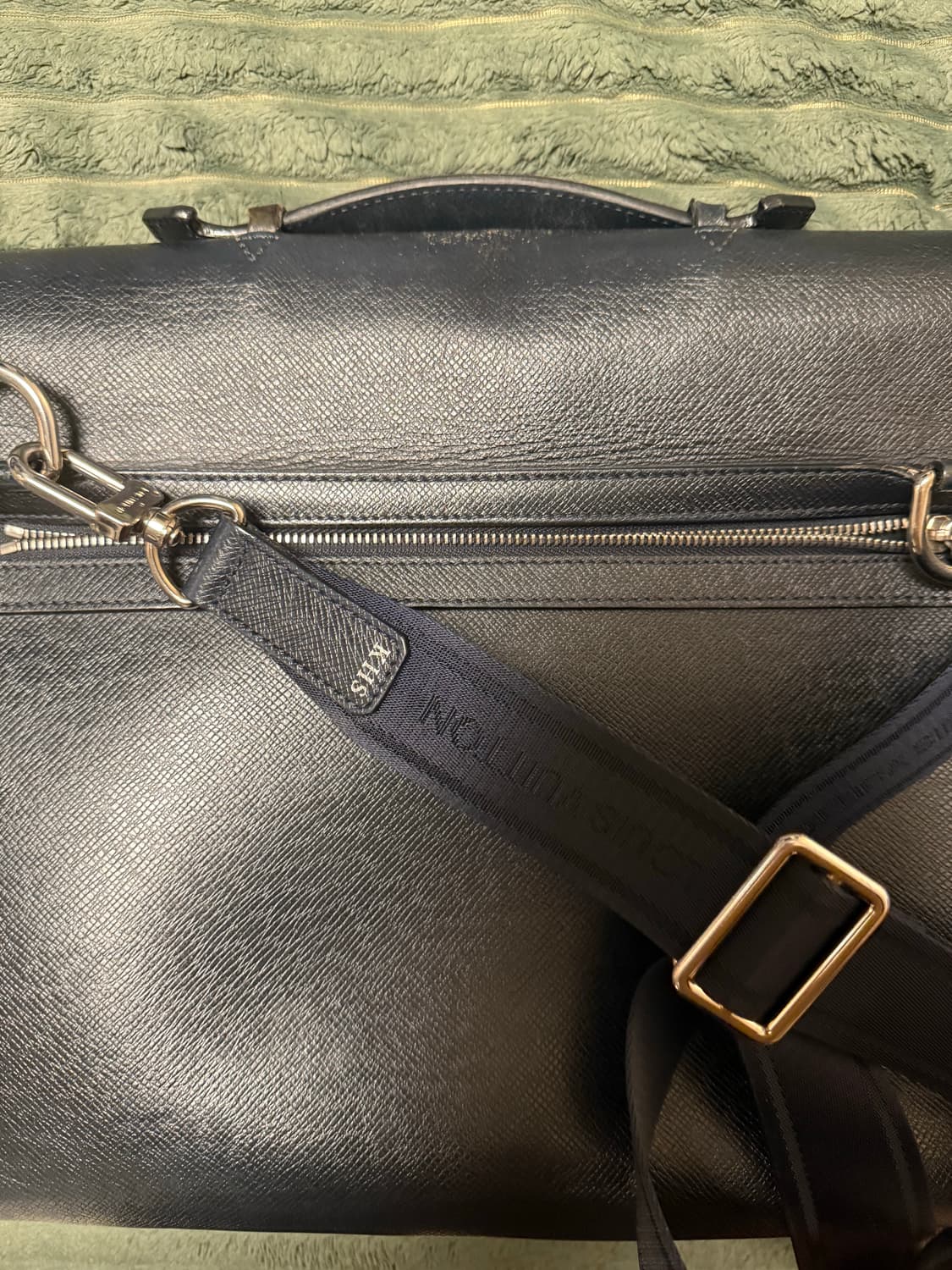 루이비통 바실리 타이가 서류가방 떨이 상품이미지3