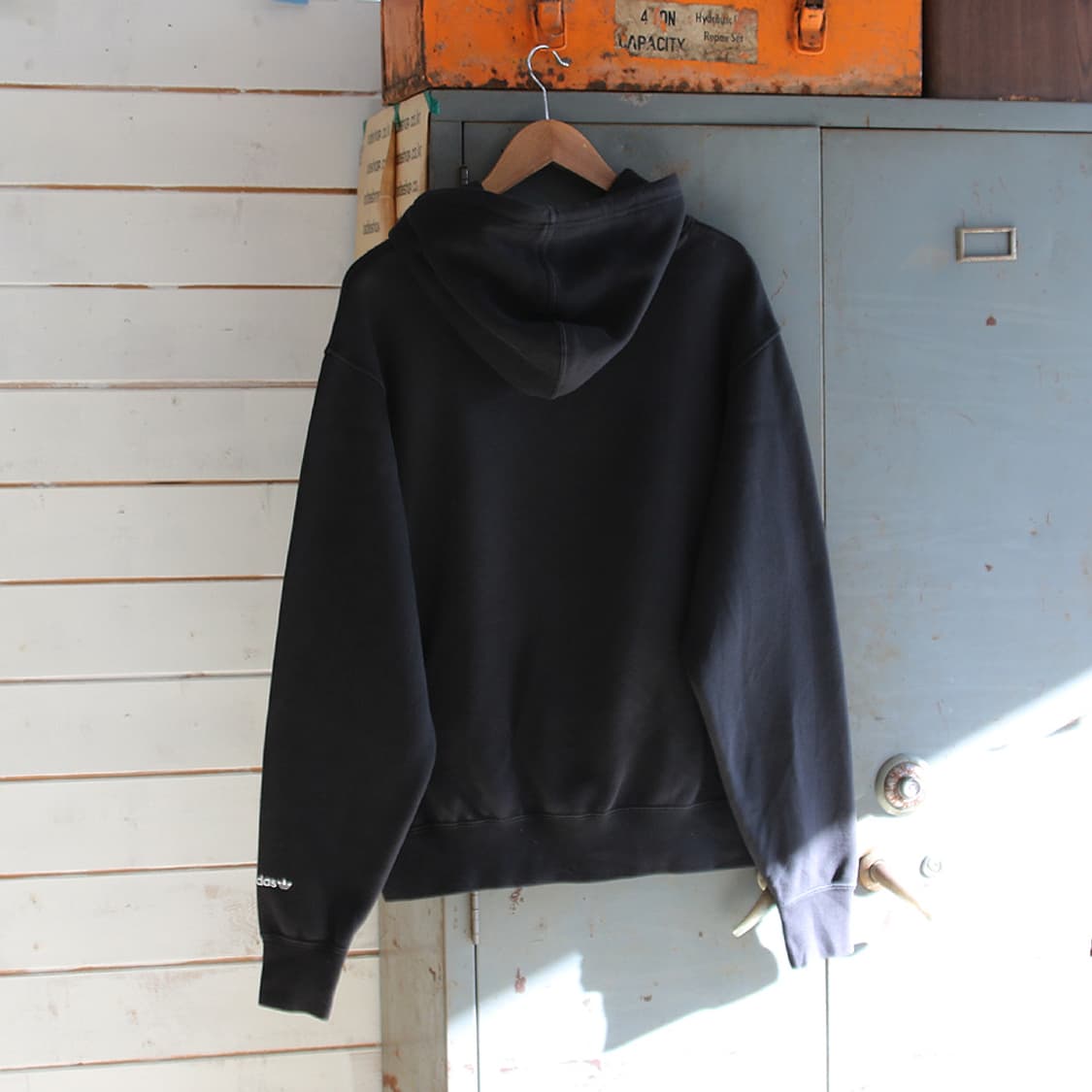 (착용컷) 아디다스 자수 후드 티셔츠 (남성용 105) 상품이미지2