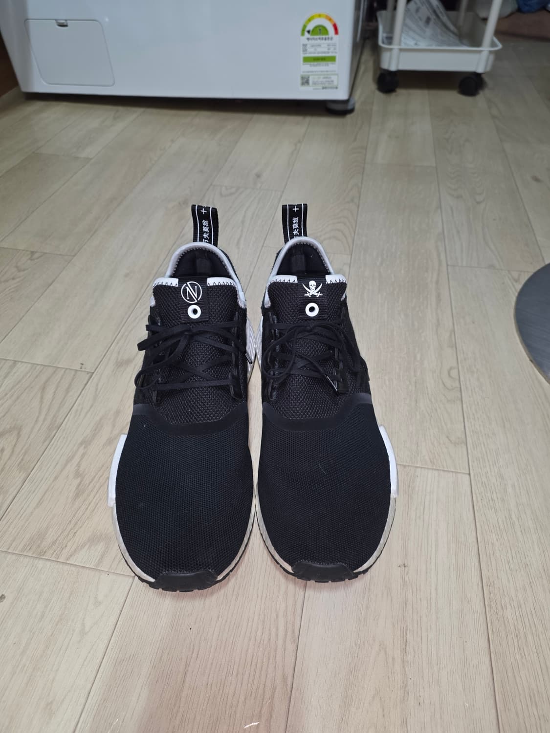 NMD R1 인빈시블 아디다스× 네이버후드 콜라보 상품이미지1