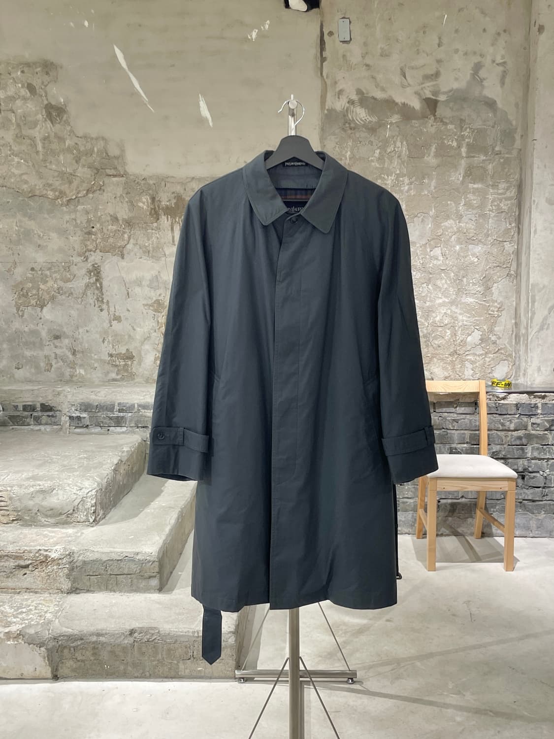 이브 생로랑 디퓨전 옴므 스톤 그레이 히든 버튼 웨이스트 타이 코트 상품이미지1