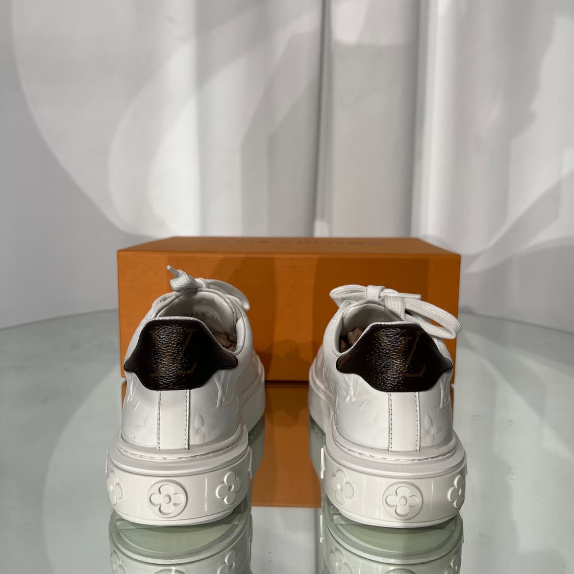 [정품] 루이비통 모노그램 타임아웃 스니커즈 34사이즈 상품이미지4