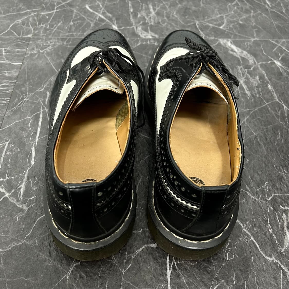 닥터마틴 5홀 미키마우스 윙팁 상품이미지5