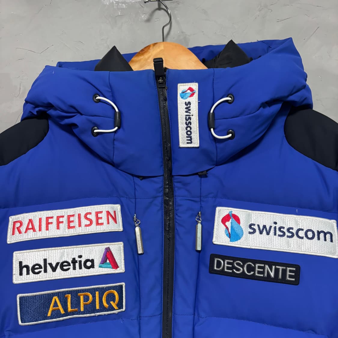 데상트 아우디 스위스 스키팀 덕다운 패딩 상품이미지4