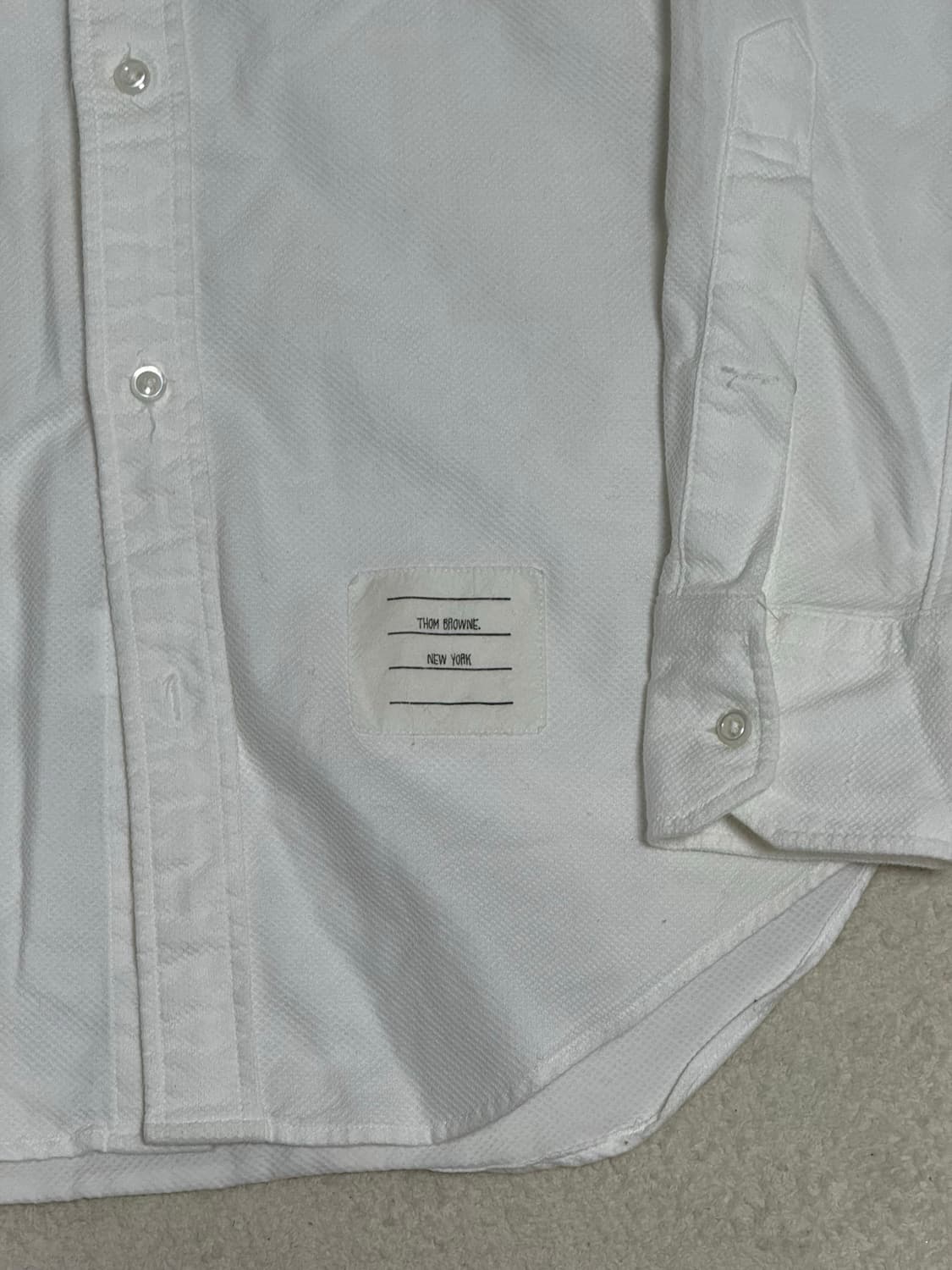 톰브라운 화이트 셔츠 블랙 암밴드 0 상품이미지3