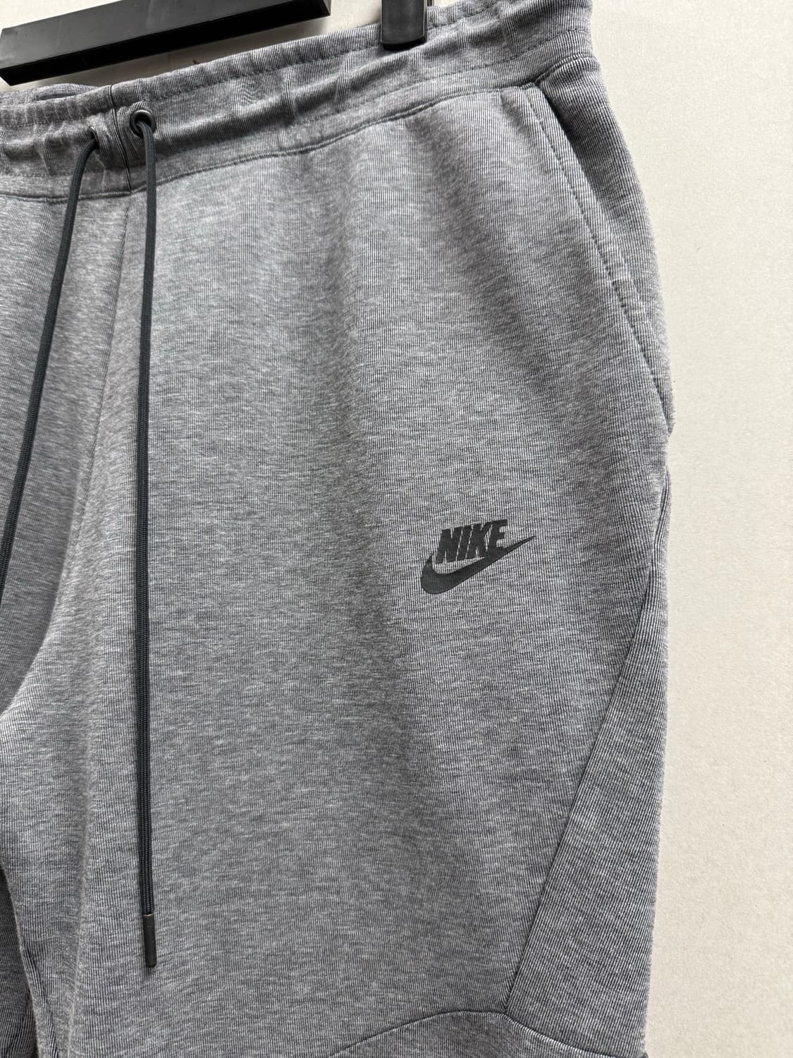 남성 xxl / 나이키 퓨추라 테크팩 조거팬츠 차콜 상품이미지3