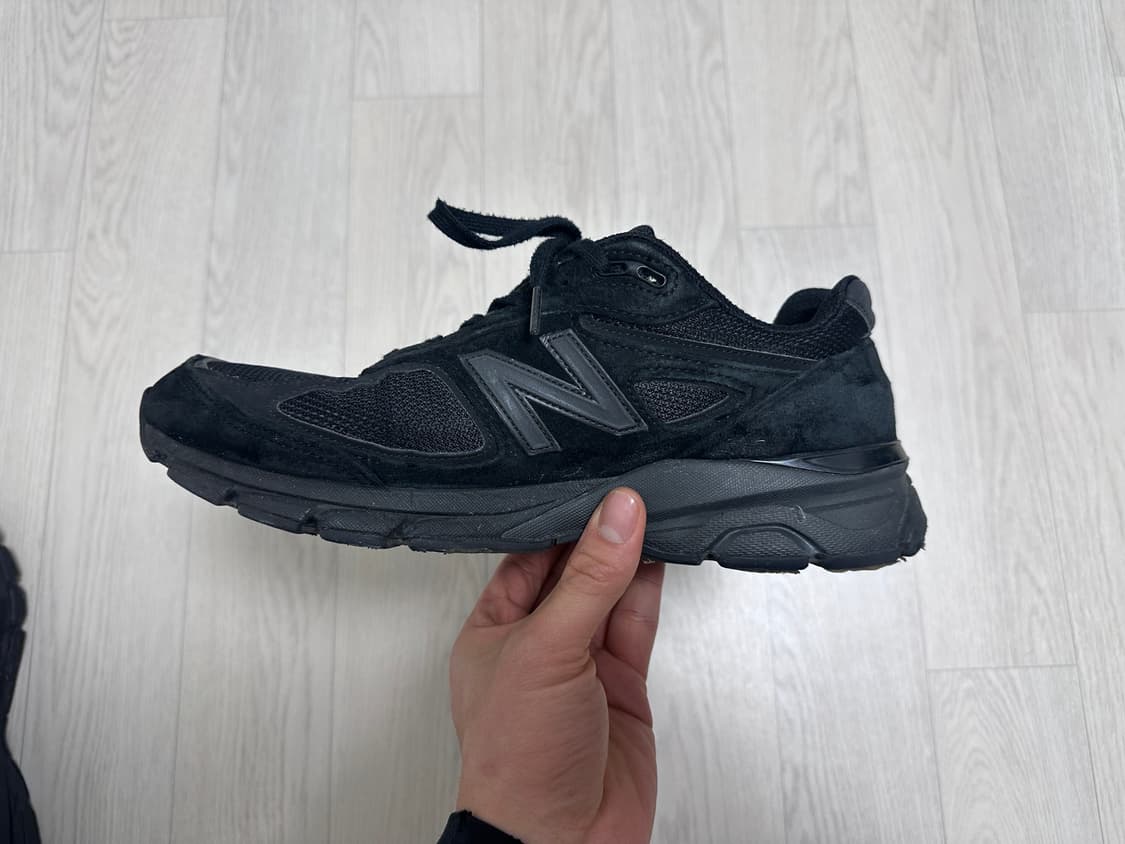 뉴발란스 990 v4 트리플블랙 280 상품이미지3