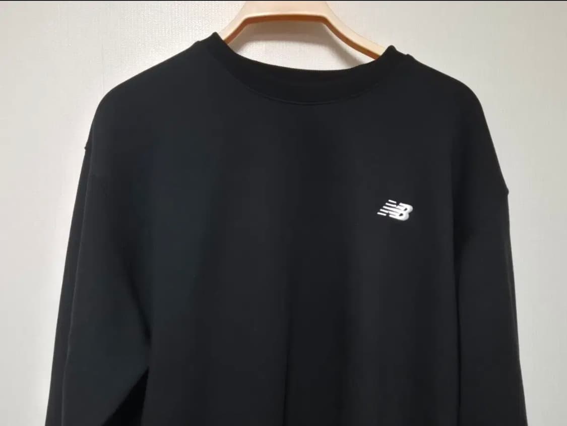 [뉴발란스정품] UNI 에센셜 기모 맨투맨 블랙 XL 상품이미지1