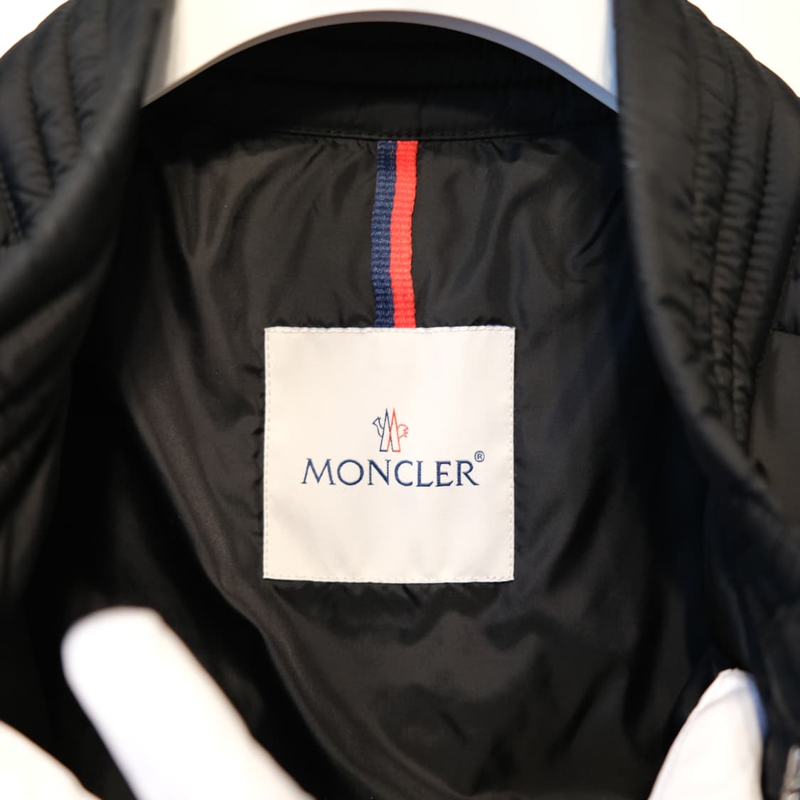 몽클레어 아미오트 쇼트 다운 자켓 상품이미지4